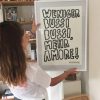 ‚Weniger Bussi Bussi, mehr Amore!‘ - Siebdruck A2 von Mixen – Bild 3